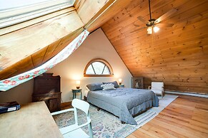 Breathtaking Mtn Views: Stylish Rustic Retreat!