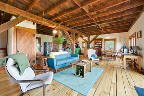 Breathtaking Mtn Views: Stylish Rustic Retreat!