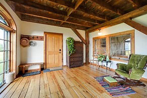 Breathtaking Mtn Views: Stylish Rustic Retreat!