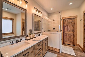 Mountainside Retreat w/ Fire Pit in Banner Elk