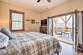 Mountainside Retreat w/ Fire Pit in Banner Elk