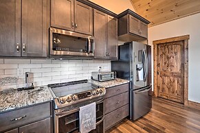 Mountainside Retreat w/ Fire Pit in Banner Elk