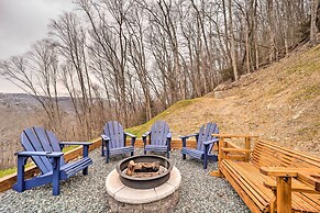 Mountainside Retreat w/ Fire Pit in Banner Elk