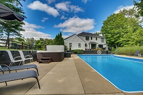 Luxury Maineville Villa w/ Private Pool & Hot Tub