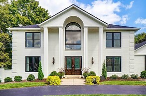 Luxury Maineville Villa w/ Private Pool & Deck