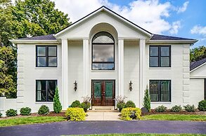 Luxury Maineville Villa w/ Private Pool & Deck