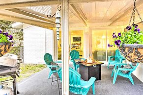 Bright Beaufort Home w/ Porch & Fire Pit!