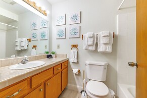 Mountain Paradise ~ 1 Mile to Pine Mountain Lake!