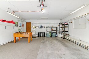 Mountain Paradise ~ 1 Mile to Pine Mountain Lake!