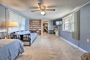 Lakefront Vacation Rental w/ Deck & 2 Docks!