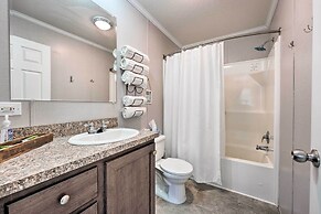 Cassopolis Cabin, Private Deck & Lake Access!