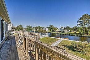 Boat Dock & Kayak: OBX Getaway on the Harbour