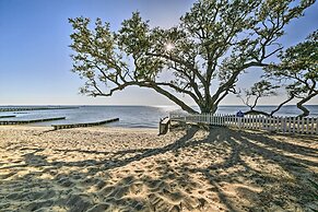 Boat Dock & Kayak: OBX Getaway on the Harbour