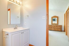 Boat Dock & Kayak: OBX Getaway on the Harbour