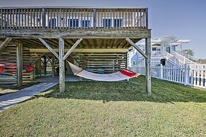 Boat Dock & Kayak: OBX Getaway on the Harbour