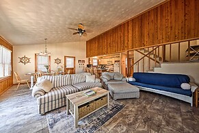 Boat Dock & Kayak: OBX Getaway on the Harbour