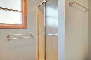 Boat Dock & Kayak: OBX Getaway on the Harbour