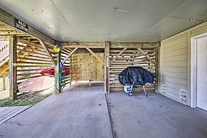 Boat Dock & Kayak: OBX Getaway on the Harbour