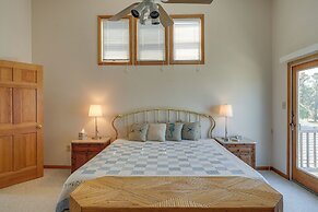 Boat Dock & Kayak: OBX Getaway on the Harbour