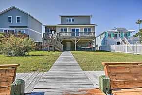 Boat Dock & Kayak: OBX Getaway on the Harbour