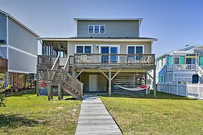 Boat Dock & Kayak: OBX Getaway on the Harbour