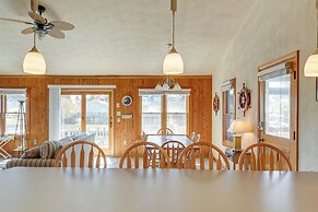 Boat Dock & Kayak: OBX Getaway on the Harbour