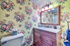 Cozy Camelback, Pocono Retreat w/ Mountain Views!