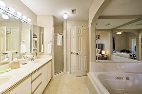 'the Ridge' Branson Condo w/ Pools + Golf Course!