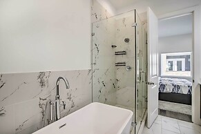 Newly-built Luxury Galleria Area Townhome!