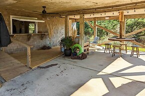 Lovely Avon Home: Walk to Bay & Boat Launch!