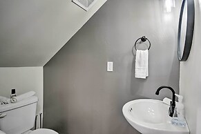 Bright Amarillo Townhome Near Parks & Town!