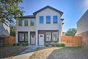 Bright Amarillo Townhome Near Parks & Town!