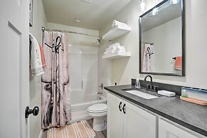 Bright Amarillo Townhome Near Parks & Town!