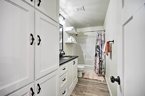 Bright Amarillo Townhome Near Parks & Town!