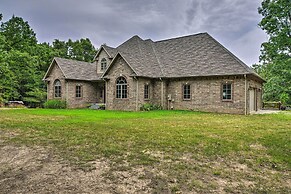 Beaver Lake Retreat w/ Lake Access & Fire Pit!