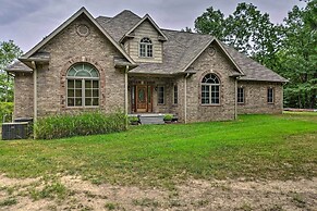 Beaver Lake Retreat w/ Lake Access & Fire Pit!