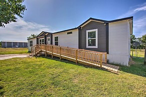 Family-friendly Madill Home: Peaceful Setting