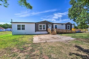 Family-friendly Madill Home: Peaceful Setting