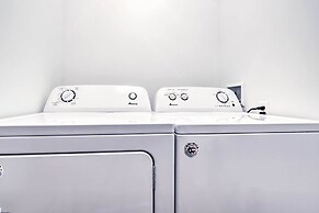 'the Ruebling House': Bright, Modern, & Renovated!