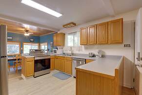 Harpers Ferry Cabin - Walk to Private Lake!