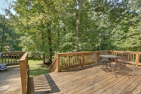 Harpers Ferry Cabin - Walk to Private Lake!