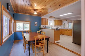 Harpers Ferry Cabin - Walk to Private Lake!