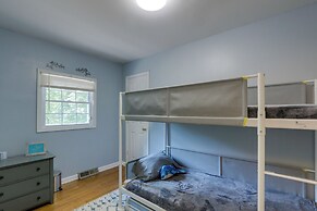 Harpers Ferry Cabin - Walk to Private Lake!