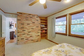 Harpers Ferry Cabin - Walk to Private Lake!