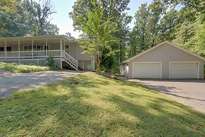 Harpers Ferry Cabin - Walk to Private Lake!