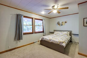 Harpers Ferry Cabin - Walk to Private Lake!