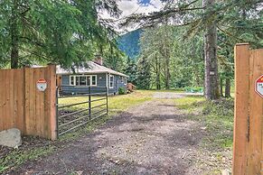 Modern Gold Bar Vacation Rental w/ Mountain View