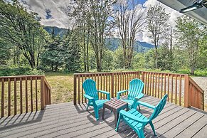 Modern Gold Bar Vacation Rental w/ Mountain View