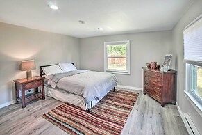 Modern Gold Bar Vacation Rental w/ Mountain View