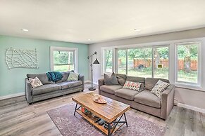 Modern Gold Bar Vacation Rental w/ Mountain View